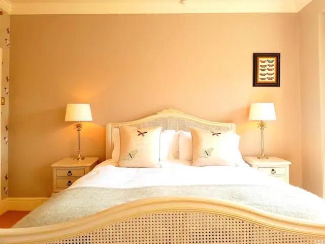 No 6 The Square Tearooms & Accommodation Μπάξτον Εξωτερικό φωτογραφία